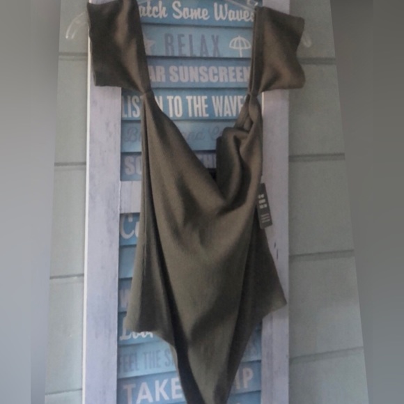 EXPRESS V-wire bust, ribbed bodysuit on or off shoulder, snap closure NEW tags - Picture 12 of 13